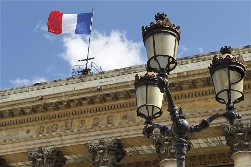 FrankreichgehterstePartnerschaftzurEinführungvonNFT Kartenein