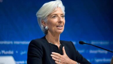 Die Europäische Zentralbank hält die Zinssätze niedrig und erwartet, dass die Inflation erhöht bleibt