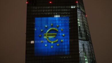 Der Euro rutscht unter den Dollar, da Europas Wirtschaftsvermögen einbricht