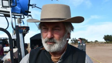 Alec Baldwin, 'Rust'-Team erreicht eine Einigung mit der Familie von Halyna Hutchins
