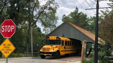 Historische überdachte Brücke frisst Fahrzeuge zu Dutzenden. 'Ich habe noch keinen Truck gewinnen sehen.'
