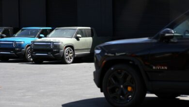 Rivian ruft fast alle seine Fahrzeuge wegen loser Befestigungselemente zurück