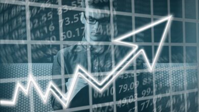 Coin Metrics, a businessman behind graphs