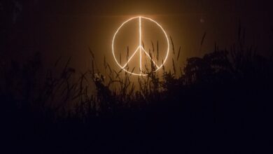 Binance, the peace sign