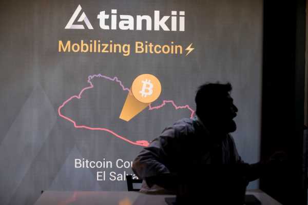 Taumelnder Bitcoin überschattet die Krypto-Konferenz in El Salvador