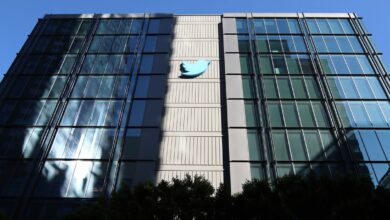 Wie Elon Musks Twitter mit einem Schuldenberg, sinkenden Einnahmen und steigenden Kosten konfrontiert ist