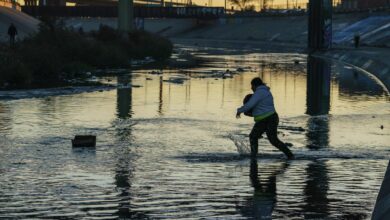 Der Oberste Gerichtshof hindert Biden vorübergehend daran, die Grenzpolitik der Trump-Ära zu beenden