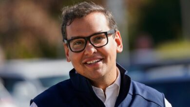 George Santos wurde gerade in den Kongress gewählt. Er steht vor einer Überprüfung seines Lebenslaufs.