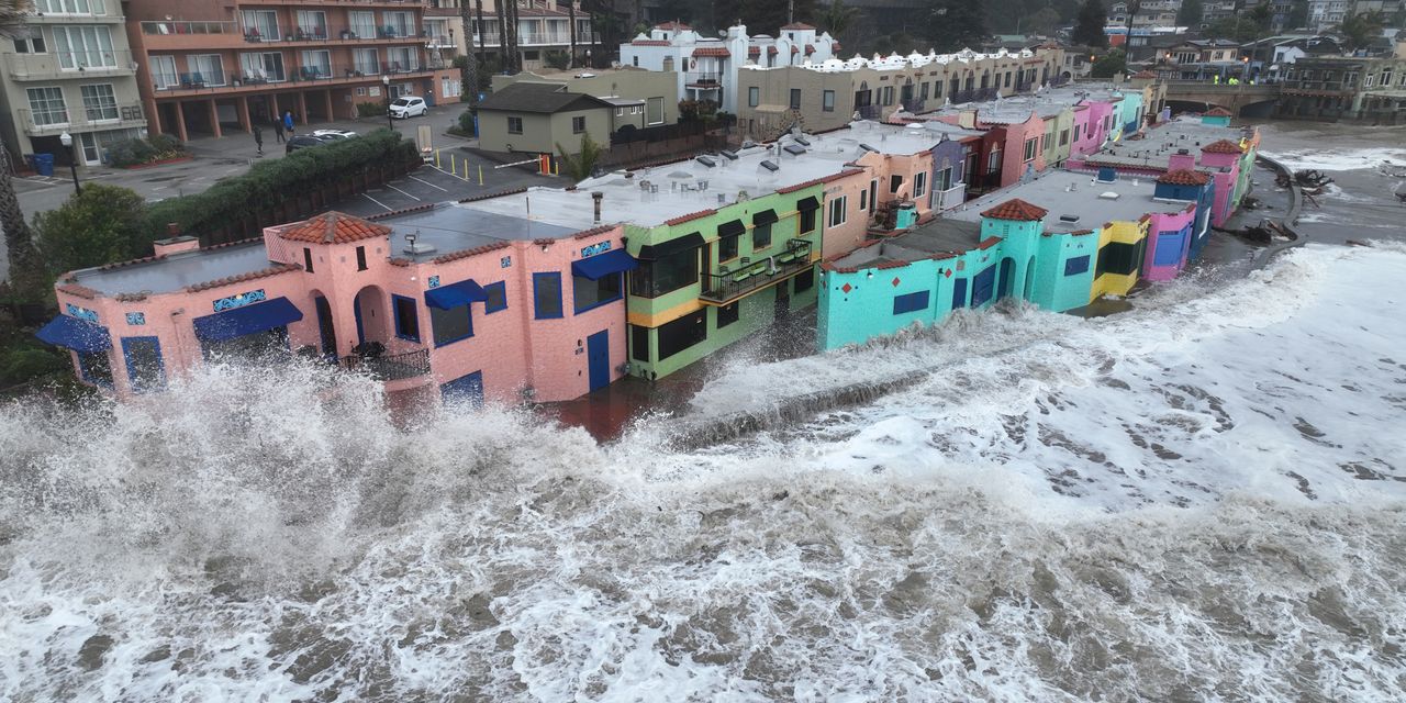 Kalifornische Stürme zerstören einen Kai und bedrohen eine Lebensweise in der Strandstadt Capitola