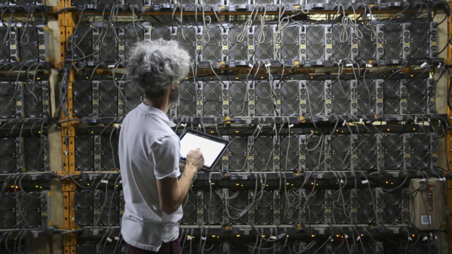 Krypto-Miner suchen mit einem intensiven Kampf um Bitcoins nach finanzieller Rettungsleine