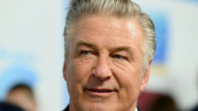 Alec Baldwin bekennt sich des Totschlags von „Rust“ nicht schuldig