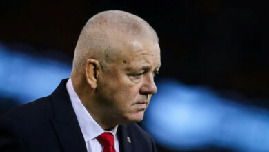 Wales sieht den Sieg Englands nach der Trauer des Spielers im Auge