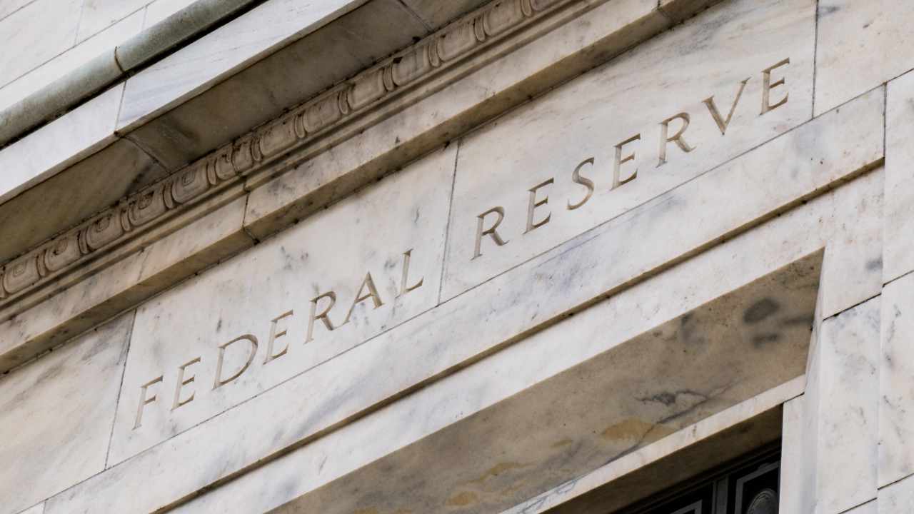 Beamte der US-Notenbank sagen, dass weitere Zinserhöhungen erforderlich sind, um die Inflation einzudämmen