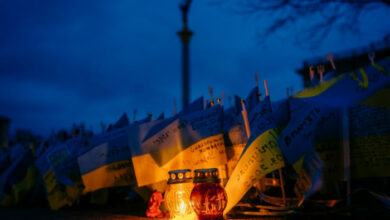 Die ukrainischen Stand-up-Comics heben die Stimmung mit Kriegslachen