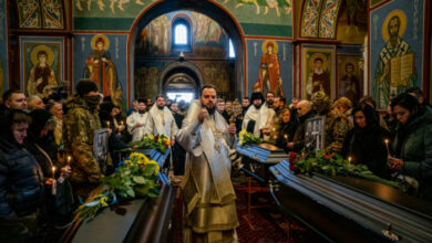 Hunderte trauern um ukrainische Saboteure, die in Russland getötet wurden