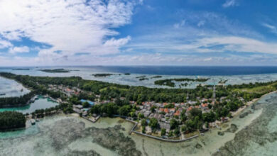 Indonesier, die Klimagerechtigkeit anstreben, zielen auf den Schweizer Betongiganten