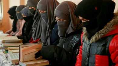 Von der Schule verbannt, wenden sich afghanische Mädchen an Koranschulen