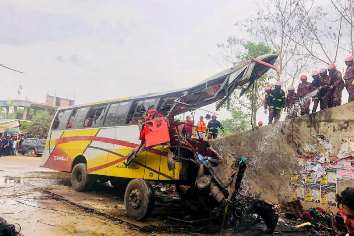 Mindestens 19 Tote bei Busunglück in Bangladesch