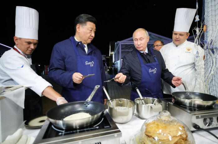 Chinas Xi reist zu Besuch für „Frieden“ nach Russland