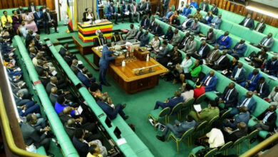 Uganda verabschiedet ein Gesetz, das es zu einem Verbrechen macht, sich als LGBTQ zu identifizieren