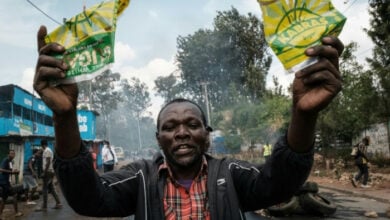 Kenianer machen ihrem Ärger über die Wirtschaftskrise Luft