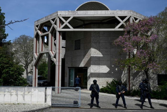 Ein Messerangreifer tötet zwei im islamischen Zentrum von Lissabon