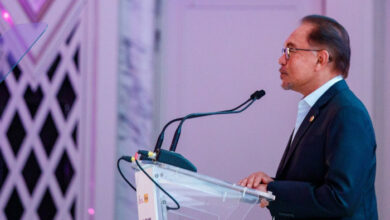 Der malaysische Premierminister beginnt mit einem Besuch in China