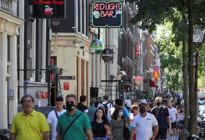 Amsterdam an rauflustige Briten: „Bleib weg“