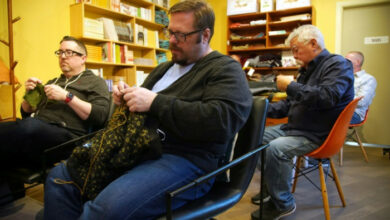 US-Männer lösen Stereotypen durch Stricken auf