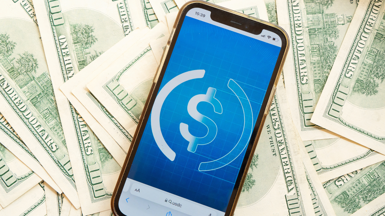 Stablecoin-Angebot sinkt nach Depegging-Ereignis: $7,4 Mrd. Dollar-gekoppelte Token aus dem Umlauf genommen