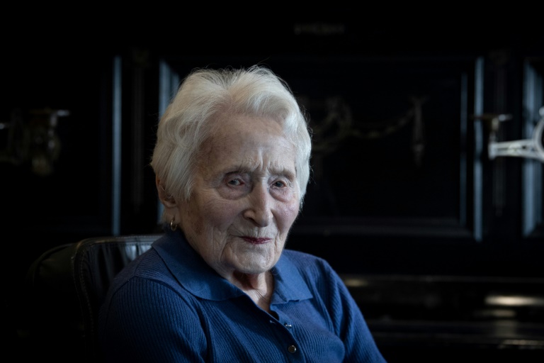 Das französische Widerstandsmitglied Odette Niles aus dem Zweiten Weltkrieg wurde am 24. Januar dieses Jahres in Drancy bei Paris fotografiert Das französische Widerstandsmitglied Odette Niles aus dem Zweiten Weltkrieg wurde am 24. Januar dieses Jahres in Drancy bei Paris fotografiert