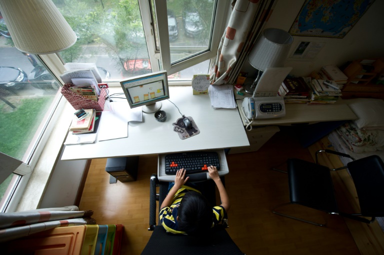 Chinesische Schulkinder verwenden ChatGPT, um die Hausaufgabenzeit zu verkürzen, aber die Lehrer sind besorgt über die Möglichkeiten für Betrug und Plagiate. (Foto: AFP) Chinesische Schulkinder verwenden ChatGPT, um die Hausaufgabenzeit zu verkürzen, aber die Lehrer sind besorgt über die Möglichkeiten für Betrug und Plagiate. (Foto: AFP)