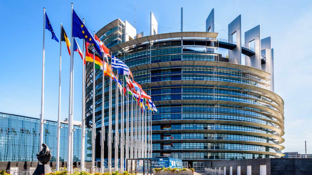 EU-Gesetzgeber stimmen über 1.000 €-Grenze für nicht identifizierte Krypto-Transaktionen ab