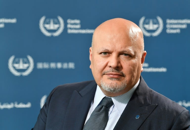 Der Ankläger des Internationalen Strafgerichtshofs, Karim Khan, sagte, der IStGH werde die Anklage wegen Kriegsverbrechen in der Ukraine verfolgen, wenn die Beweisanforderungen erfüllt seien. Der Ankläger des Internationalen Strafgerichtshofs, Karim Khan, sagte, der IStGH werde die Anklage wegen Kriegsverbrechen in der Ukraine verfolgen, wenn die Beweisanforderungen erfüllt seien.