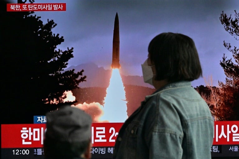 Nordkorea feuerte am Sonntag eine ballistische Kurzstreckenrakete ab, während die USA und Südkorea ihre groß angelegten gemeinsamen Übungen fortsetzten Nordkorea feuerte am Sonntag eine ballistische Kurzstreckenrakete ab, während die USA und Südkorea ihre groß angelegten gemeinsamen Übungen fortsetzten