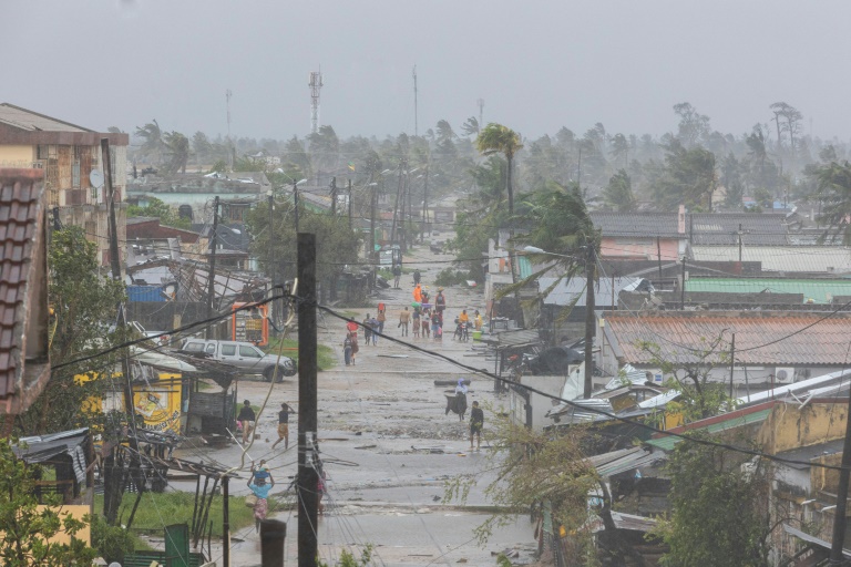 UNICEF sagte, die Regenfälle hätten am Montag nachgelassen, aber Mosambiks Küstenstadt Quelimane blieb ohne Zugang zu sauberem fließendem Wasser. UNICEF sagte, die Regenfälle hätten am Montag nachgelassen, aber Mosambiks Küstenstadt Quelimane blieb ohne Zugang zu sauberem fließendem Wasser.