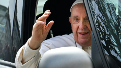 Papst präsidiert Palmsonntag nach Krankenhausaufenthalt