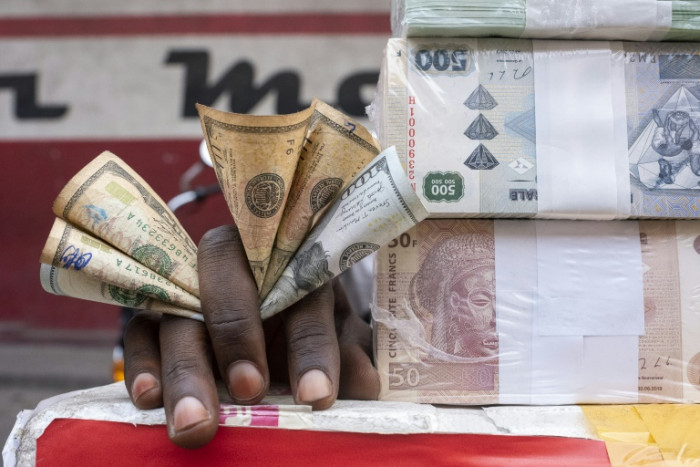„Es tut weh“: Die Währung der DR Kongo fällt aufgrund der Kriegsausgaben, Zahlungsrückstände
