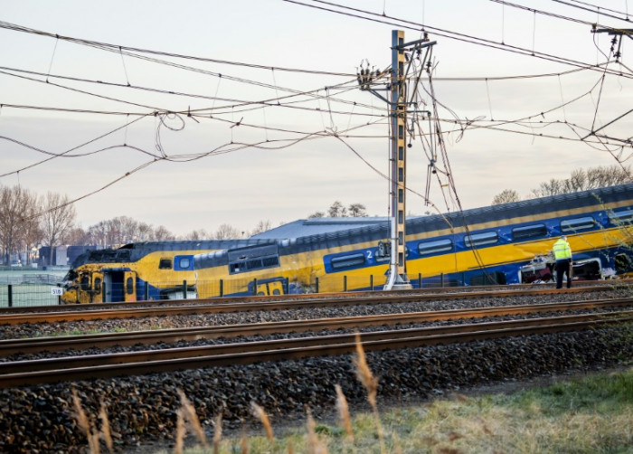 Ein Toter, Dutzende Verletzte bei Eisenbahnunfall in den Niederlanden