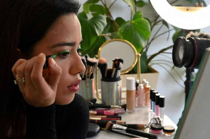 Indiens „braune Schönheit“-Make-up-Influencer werden global