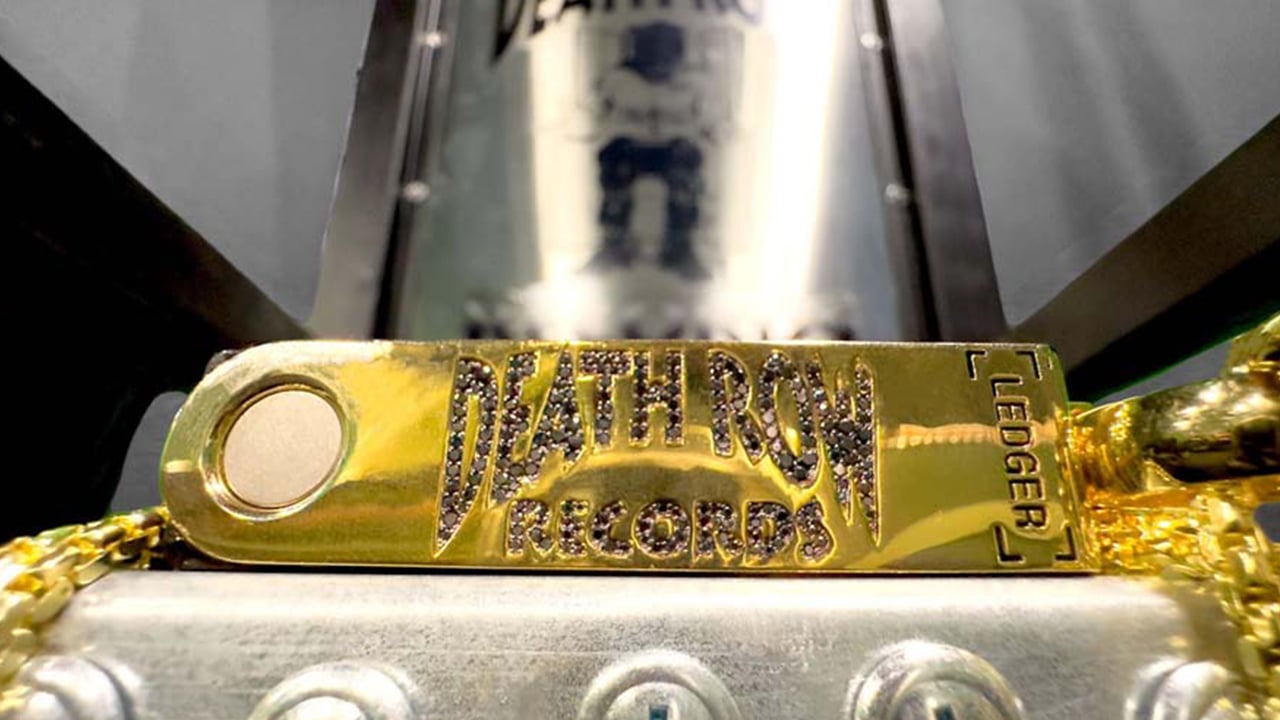 Snoop Dogg Sports aufgemotzte Krypto-Hardware-Brieftasche bei Wrestlemania 39 Snoop Dogg Sports aufgemotzte Krypto-Hardware-Brieftasche bei Wrestlemania 39