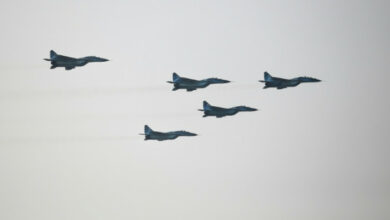 Internationale Wut, als Luftangriffe Dutzende in Myanmar töten