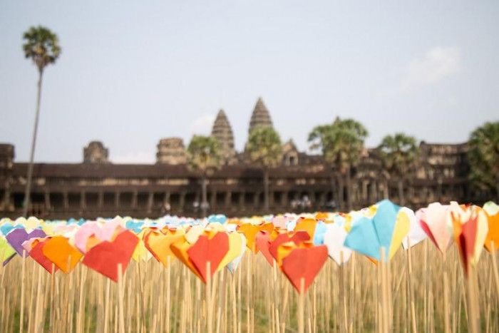 Kambodscha bricht den Weltrekord für die größte Ausstellung von Origami-Herzen