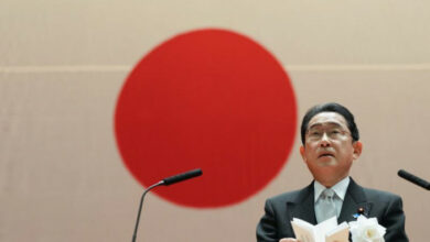 Japans Premierministerin Kishida unverletzt, nachdem Rauchbombe während Stumpfrede geworfen wurde