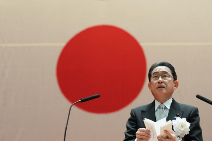 Japans Premierministerin Kishida unverletzt, nachdem Rauchbombe während Stumpfrede geworfen wurde