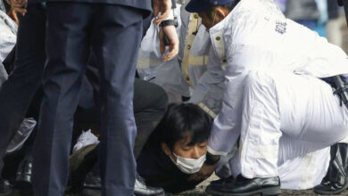 Japans Premierministerin Kishida nach Rauchbombenunfall unverletzt