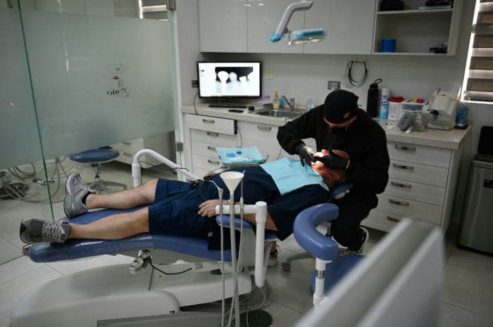 Amerikaner suchen billigere Zahnheilkunde in Mexikos „Molar City“