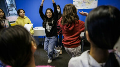 Eine Sprache lernen mit Verlust: Uigurische Schule in den USA bietet Verbindung zur Heimat