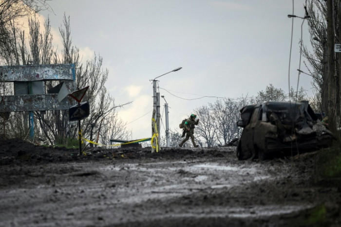 „Wir sind müde“: Die ukrainischen Streitkräfte halten im zerstörten Bachmut stand