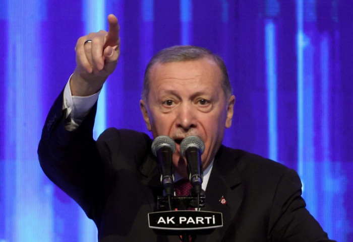 Der angeschlagene Erdogan taucht in Videoverbindung mit Putin wieder auf